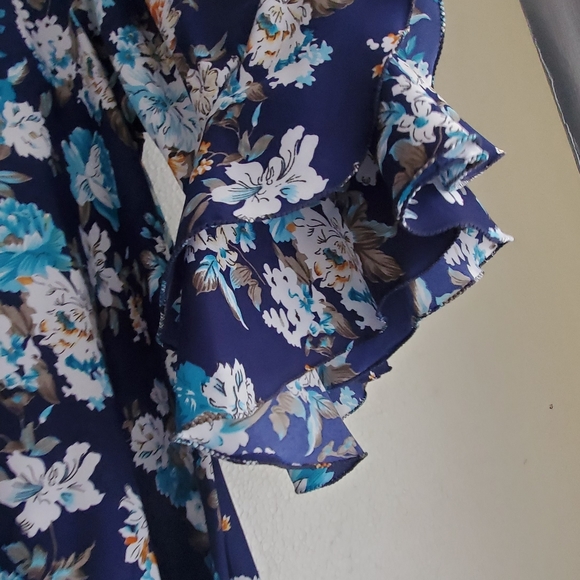 Plus Size Summer Midi Dress with Ruffled Bell Sleeves - Picture 3 of 3